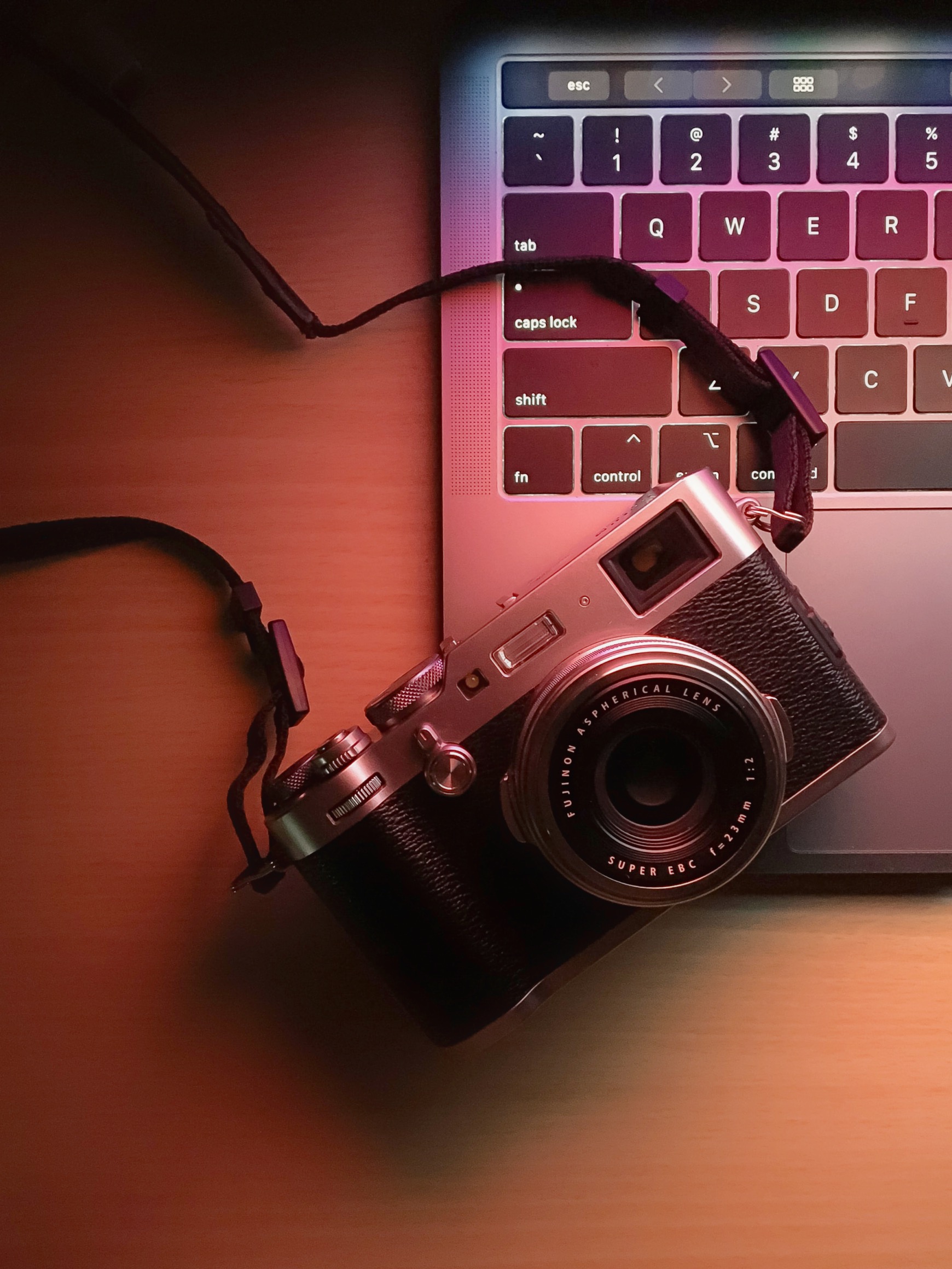 蔚来理想全对比：通往千亿美元的分岔路